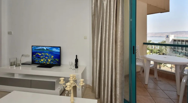 Апартаменты Premium c 1 комнатой с балконом и с видом на озеро Kings-Towers Boutique Hotel