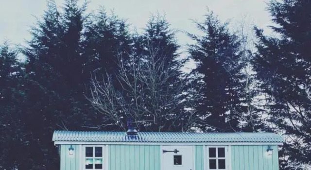 Jasmine The Shepherd Hut, Varaa Leirintäalue Telttailu ja glamping kohteessa Merseyside, Leirintäalue