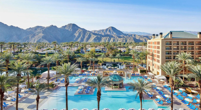 Номер Standard с балконом и с видом на бассейн Renaissance Esmeralda Resort & Spa, Indian Wells