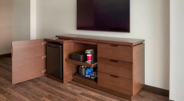 Номер Standard с видом на озеро Buffalo Marriott at LECOM HARBORCENTER