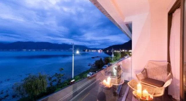 Liuyue · Designer Lake View Holiday Hostel