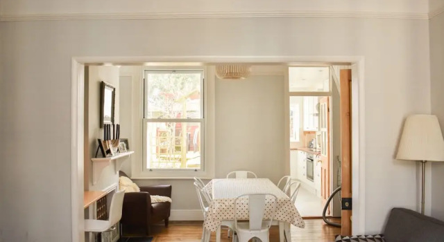 3 Bedroom Brighton Townhouse with Garden, Забронировать Отель Отели Исторического графства Суссекса с парковкой, Парковка