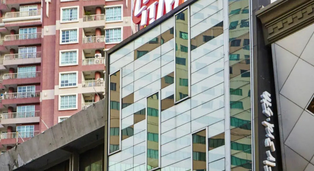 LiveitUp Asok Hostel