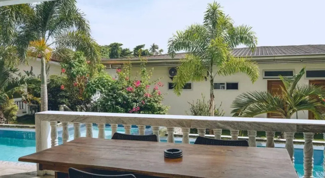Апартаменты Deluxe с балконом и с видом на бассейн Tablas Seaview Homestay
