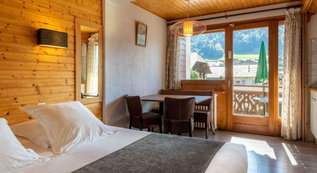 Двухместный номер Comfort с балконом Hôtel Les Côtes, Résidence Loisirs et Chalets