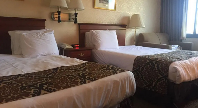 Четырёхместный номер Standard Airway Inn
