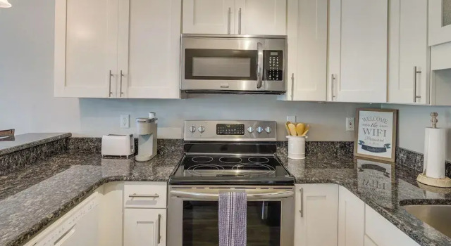 Апартаменты c 1 комнатой с балконом Charming PCB Condo w/ Balcony: Walk to Beach!