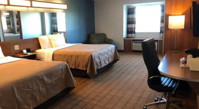 Четырёхместный номер Standard Quality Inn & Suites Watertown Fort Drum