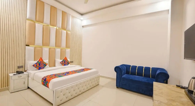 Номер Premium Fabhotel The Grand Paradise