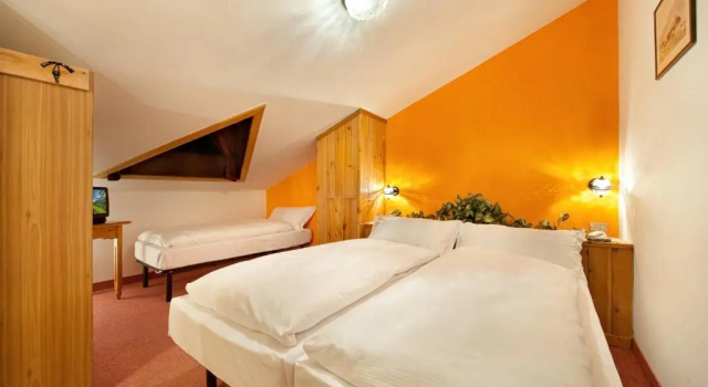 Трёхместный номер Economy Hotel Teola