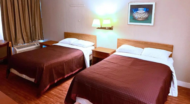 Четырёхместный номер Standard Thunderbird Motel Hillsboro