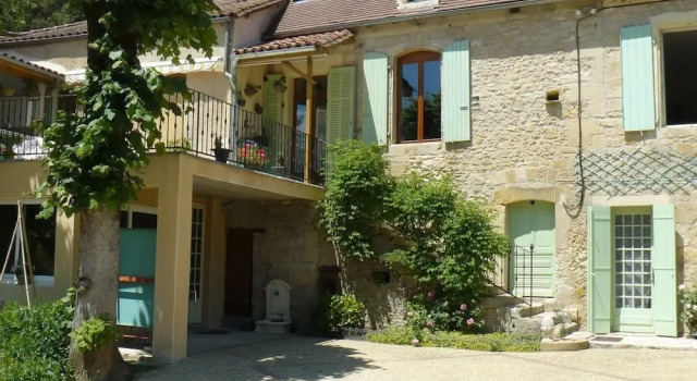 Chambres dHôtes & Gites Pouget, Забронировать Гостевой дом Гостевые дома Лез-Эзи-де-Тайак-Сирёй, Гостевой дом