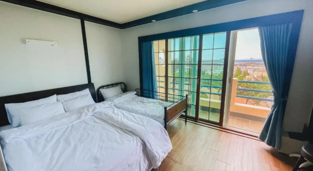 Номер Deluxe ttottot Jeju Backpackers