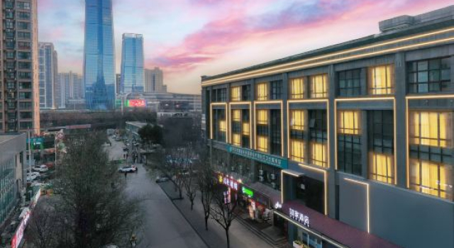 Homeinn · neo (Xi'an Vientiane City TV Tower Subway Station), Prenota Hotel Hotel a Shaanxi con parcheggio, Parcheggio