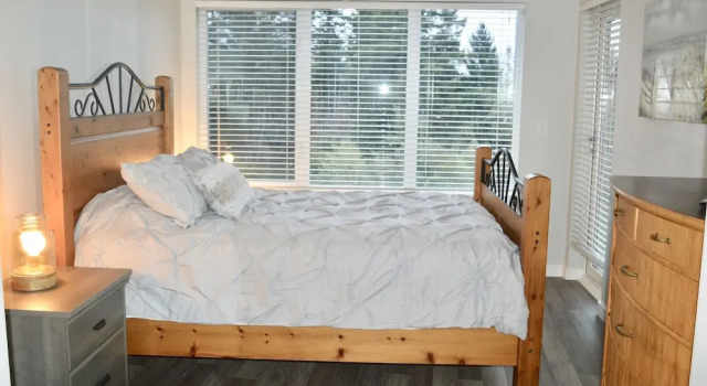 Cozy Creekside Renovated Condo, Забронировать Отель Колвуд South Vancouver Island