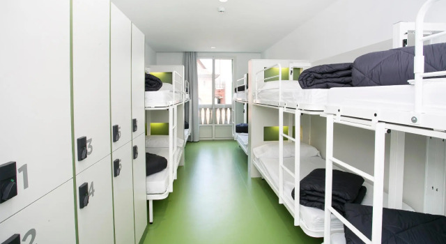 Кровать в общем номере (женский номер) Sant Jordi Hostels Rock Palace