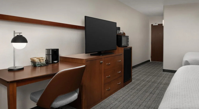 Четырёхместный номер Standard с балконом Courtyard by Marriott Panama City