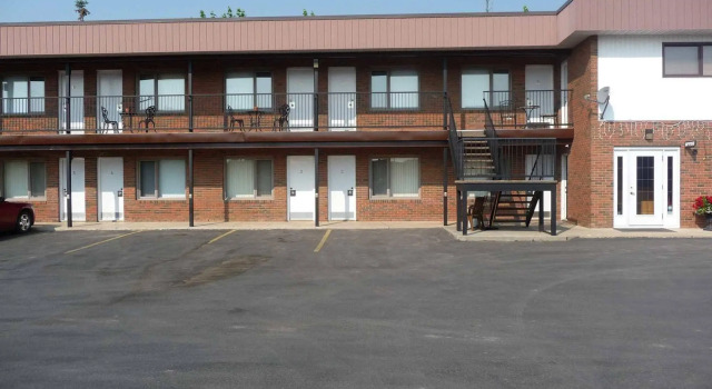 Rest Easy Motel, Rezerwuj Motel Hotele w Southern Alberta z parkingiem, Parking