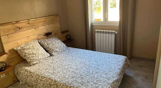 Коттедж с 4 комнатами Maison de plein pied divisée en 2 appartements F3 independant, situé à Jacou, à 15km des plages, 5km de montpellier centre, attention le tarif proposé est pour un appartement si vous souhaitez louer les 2 réservez 2 hébergements