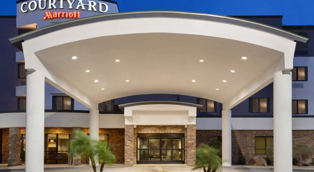 Courtyard By Marriott Las Vegas Stadium Area, Забронировать Отель Лас-Вегас Невада, рядом с Маленькая Церковь на Западе