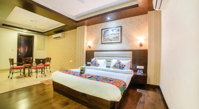 Люкс FabHotel Galaxy - Nr Patel Nagar Metro