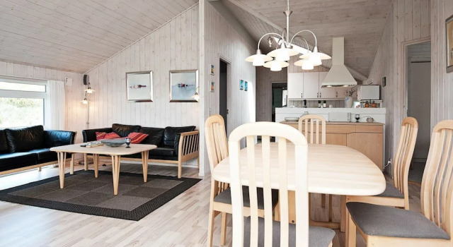 Cozy Holiday Home in Henne Jutland With Indoor Whirlpool, Book Hotel 3-stjernede hoteller i Henne, 3*