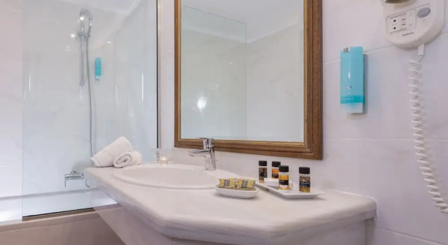 Двухместный номер Comfort с видом на сад Отель Alexander Beach Hotel & Village Resort