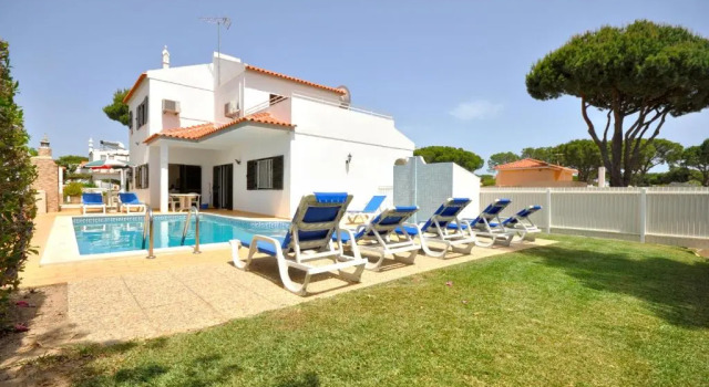 Вилла Spacious 4 Bedroom Villa Located in its own Grounds, With Private Pool and Bbq
