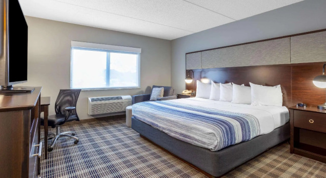 Двухместный номер Standard AmericInn by Wyndham Madison South