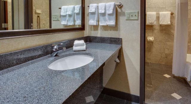 Четырёхместный номер Deluxe Drury Inn & Suites Memphis Southaven