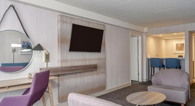 Четырёхместный люкс c 1 комнатой Crowne Plaza Indianapolis-Airport by IHG