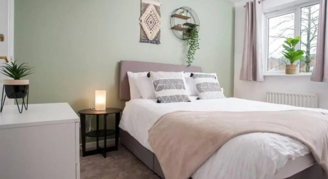 Коттедж 3 Bed Townhouse Stafford