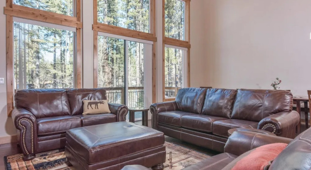Expansive 6br W/ Hot Tub, Pool Table & 4 Balconies 6 Bedroom Home