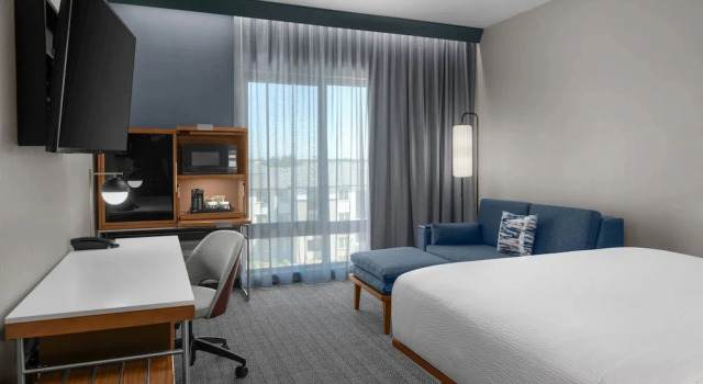 Люкс c 1 комнатой Courtyard by Marriott Modesto North