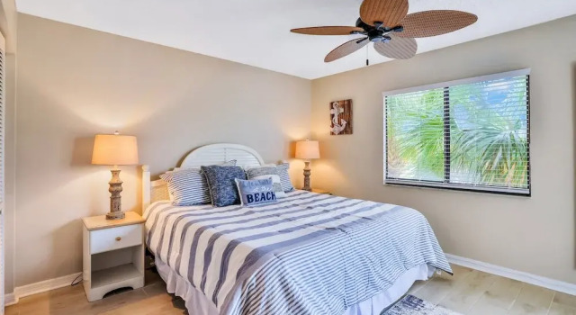 Third Floor Condo With Shared Pool, Free Wifi, Central AC, & Shared Tennis, Rezerwuj Apartament Hotele w Saint Augustine Area z parkingiem, Parking