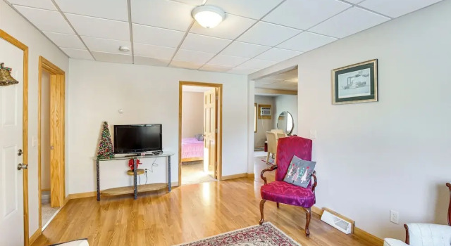1 Mi to Downtown: Welcoming Winona Duplex, Varaa Huoneisto Hotellit Minnesota pysäköinnillä, Pysäköinti