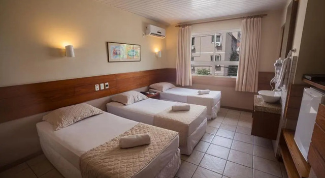 Трёхместный номер Standard Portal Da Praia Hotel