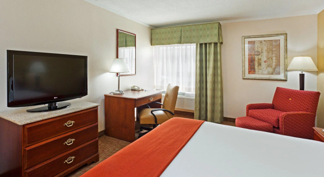 Двухместный номер Standard Holiday Inn Express & Suites Greensboro - I-40 atWendover by IHG