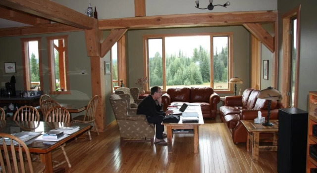 'eh' Canadian Lodge
