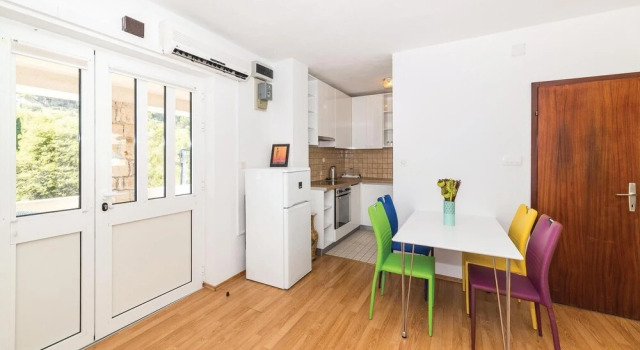 Amazing Home in Okrug Gornji With Wifi and 4 Bedrooms