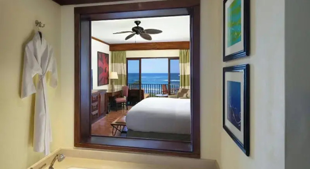 Четырёхместный номер Deluxe с балконом и oceanfront JW Marriott Guanacaste Beach Resort