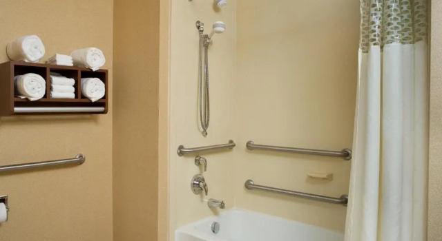 Четырёхместный люкс Hampton Inn & Suites Pittsburgh-Meadow Lands