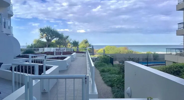 Номер Standard Цокольный этаж с 3 комнатами Regency on the Beach