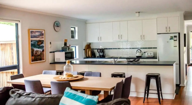 Demure charm 4 Bedrooms, Book Hotel Rye 