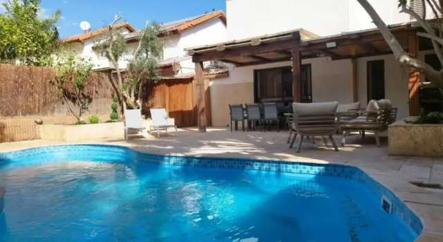 YalaRent Fruit Tree Villa - Private Pool, Prenota Villa Cottage a Israele Distretto Sud, Cottage
