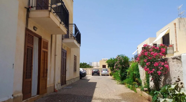 House with 2 Bedrooms in San Vito Lo Capo, with Wonderful City View, Furnished Balcony And Wifi - 600 M From the Beach, Book Vacation Home Hotels in Sicily with Parking, Parking