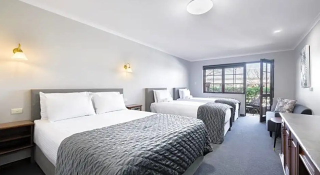 Шестиместный номер Deluxe Adelaide Inn