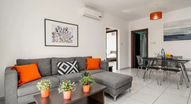 Lovely 2 Bedroom Family Apartment w/ Pool, Rezervovat Apartmán Hotely v Paralimni s parkováním, Parkování
