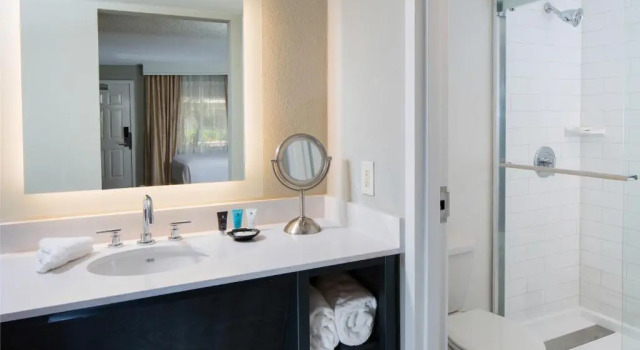 Двухместный номер Standard oceanfront Crowne Plaza Melbourne-Oceanfront by IHG