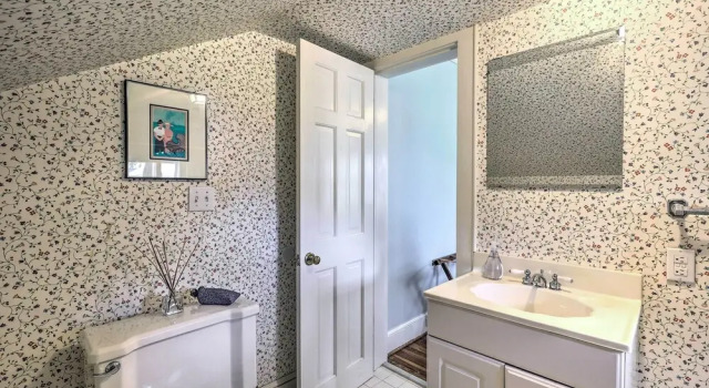 Коттедж Lush Elkin Home w/ Porch Views & Pool Table
